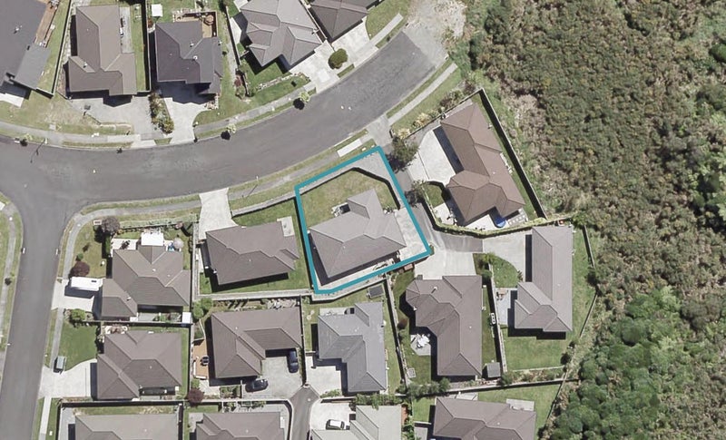 52 King Charles Drive, Kingsley Heights, Upper Hutt - Carousel 1