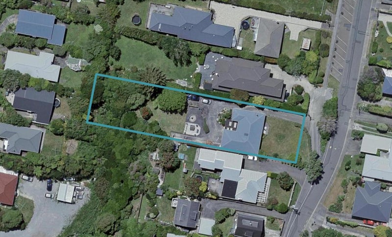 17 Robert Street, Newlands, Wellington - Carousel 1