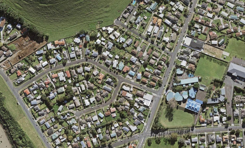 44 Kapuka Road, Mangere Bridge, Auckland - Carousel 1