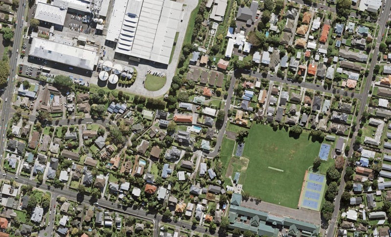 2/0 Boyd Avenue, Onehunga, Auckland - Carousel 1