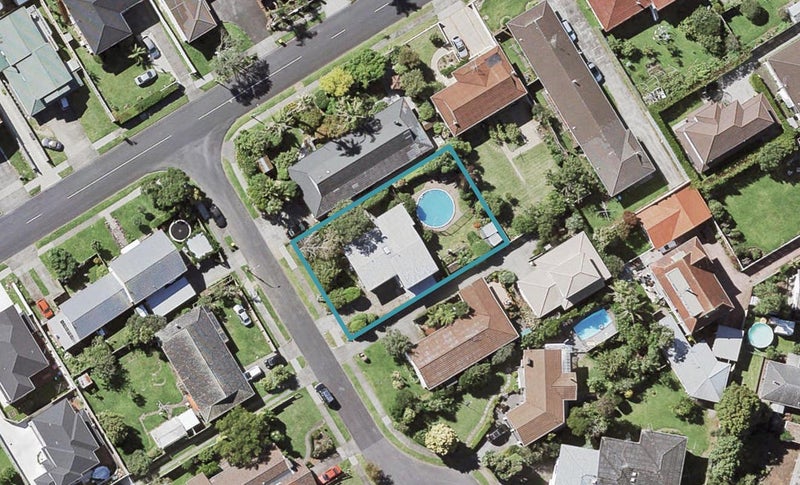 4 Pedersen Place, Bucklands Beach, Auckland - Carousel 1