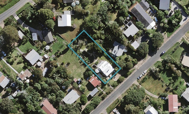 7 Jellicoe Parade, Surfdale, Waiheke Island - Carousel 1