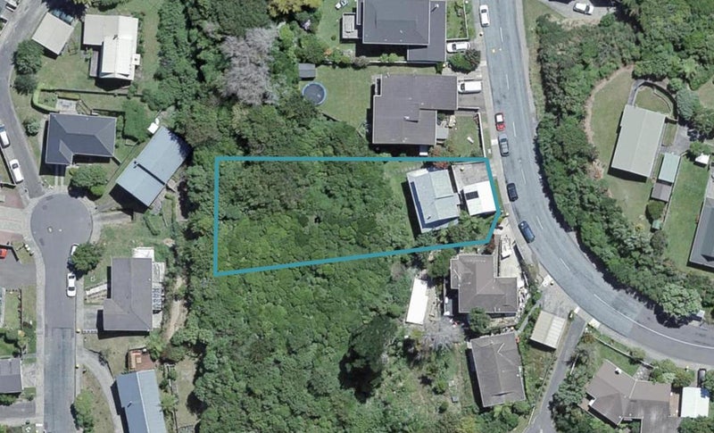 48 Woodhouse Avenue, Karori, Wellington - Carousel 1