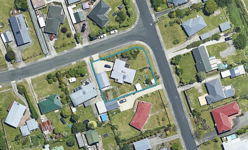 12 Logan Street, Fairy Springs, Rotorua - Carousel 1