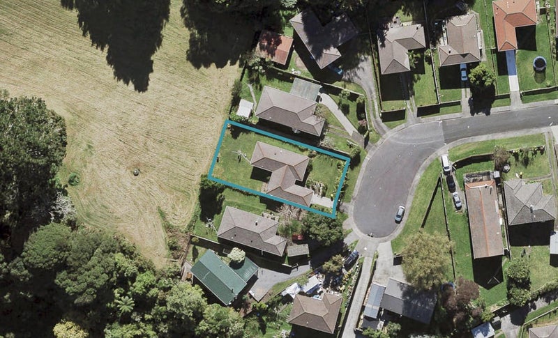 17 Yule Place, Massey, Auckland - Carousel 1