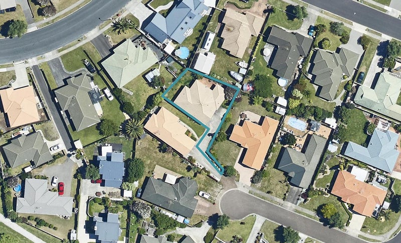 18 Larisa Grove, Papamoa Beach, Papamoa - Carousel 1