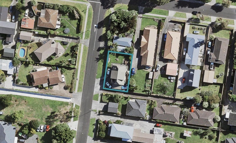 15 Domain Road, Weymouth, Auckland - Carousel 1