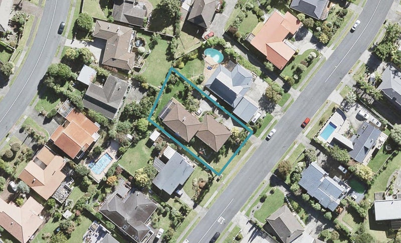 2/131 Stapleford Crescent, Browns Bay, Auckland - Carousel 1