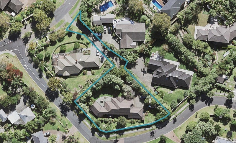 4 Oakford Park Crescent, Greenhithe, Auckland - Carousel 1