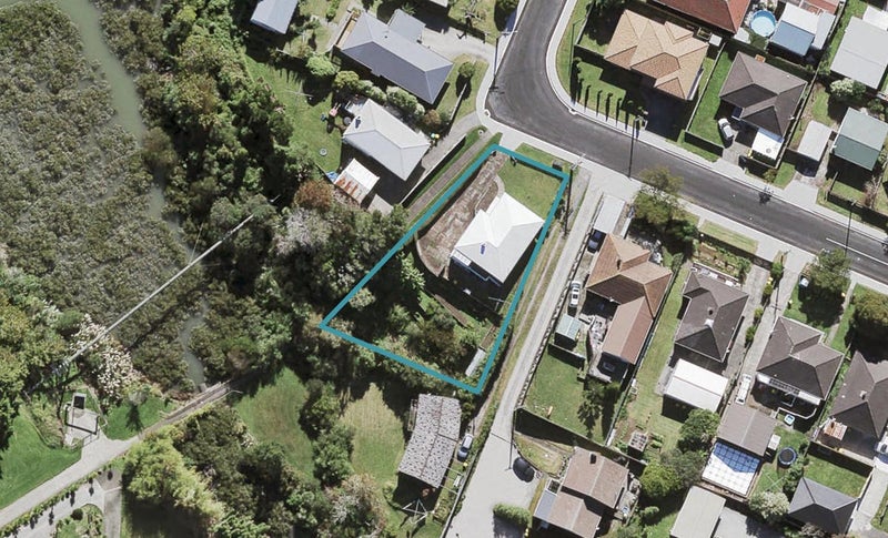 14 Kiernan Place, Kelston, Auckland - Carousel 1