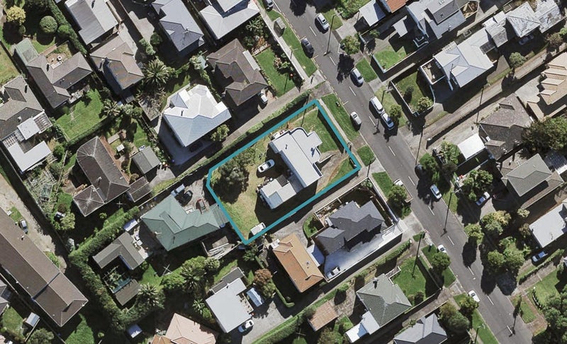 3 Hayr Road, Three Kings, Auckland - Carousel 1
