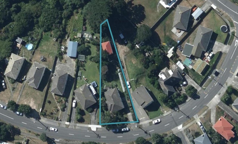 8 Pikarere Street, Titahi Bay, Porirua - Carousel 1
