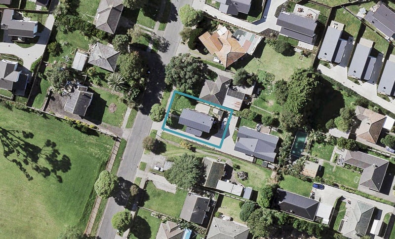 84 Castledine Crescent, Glen Innes, Auckland - Carousel 1
