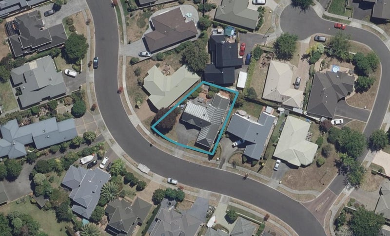 16 Keswick Crescent, Huntington, Hamilton - Carousel 1