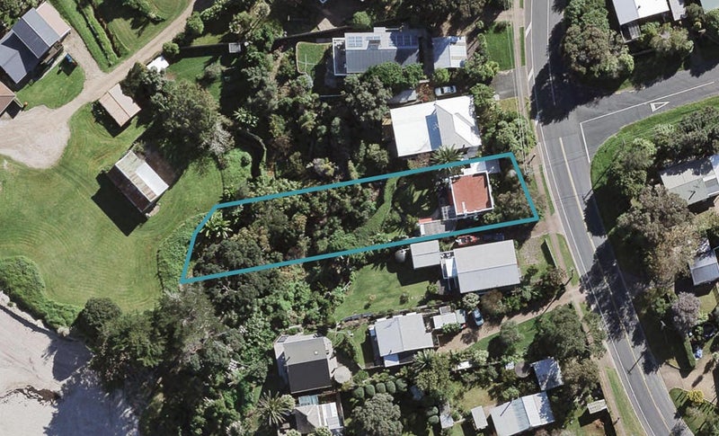 20 Miami Avenue, Surfdale, Waiheke Island - Carousel 1