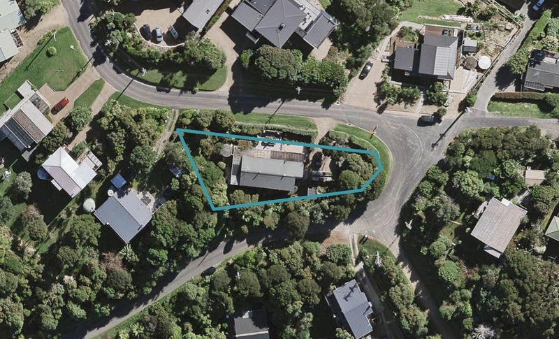 27 Tawa Street, Oneroa, Waiheke Island - Carousel 1