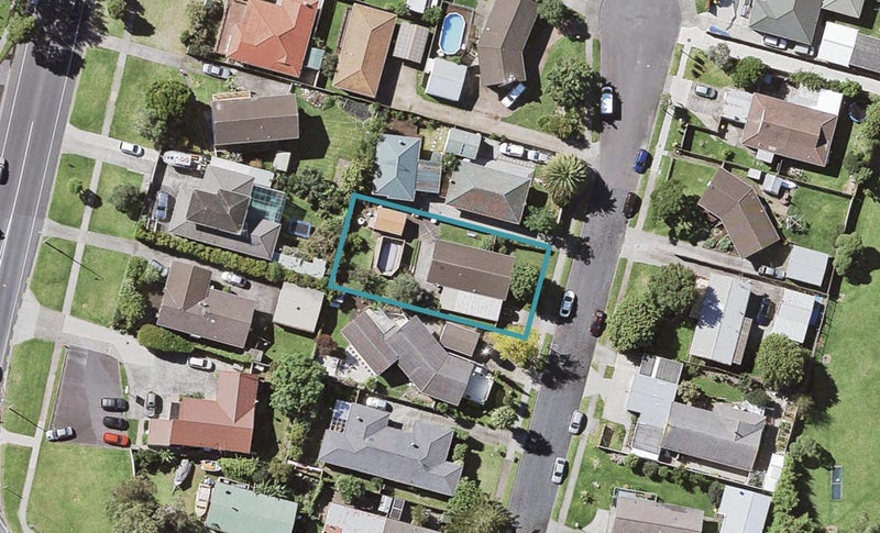 8 Udall Place, Bucklands Beach, Auckland - Carousel 1