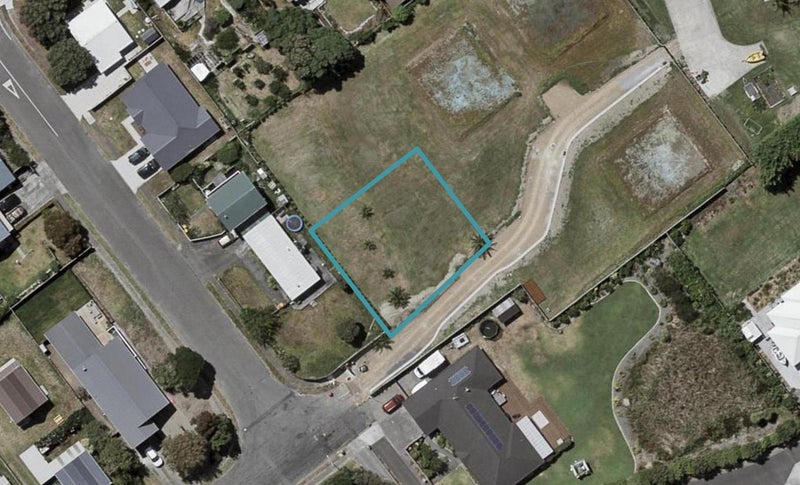 31 Titoki Road, Waikanae Beach, Waikanae - Carousel 1