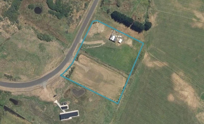 85 Strathnaver Drive, Waikawa Beach, Levin - Carousel 1