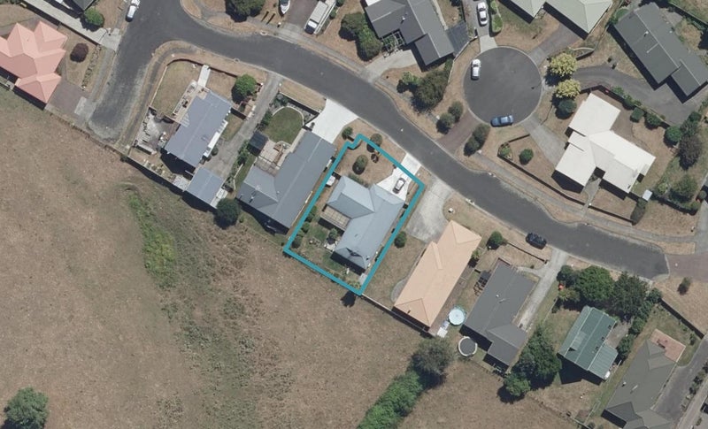 6 Caesar Roose Drive, Glenview, Hamilton - Carousel 1