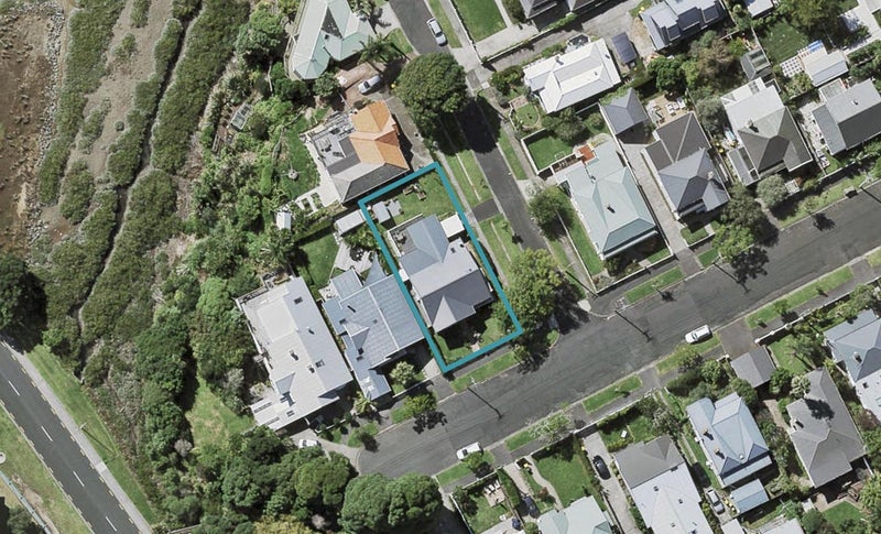 32 Abbotsford Terrace, Devonport, Auckland - Carousel 1
