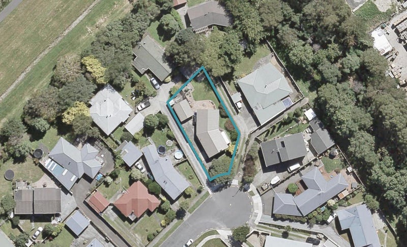12 Longfellow Street, Trentham, Upper Hutt - Carousel 1