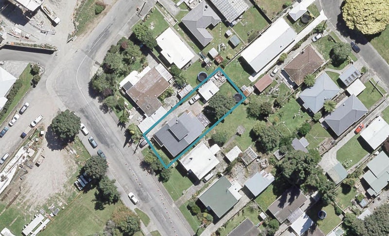 16 Ford Road, Manor Park, Lower Hutt - Carousel 1