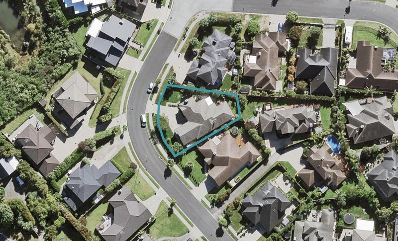 8 Dressage Lane, Greenhithe, Auckland - Carousel 1