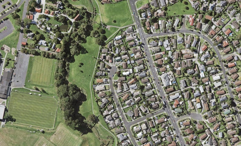 21 De Quincey Terrace, Highland Park, Auckland - Carousel 1