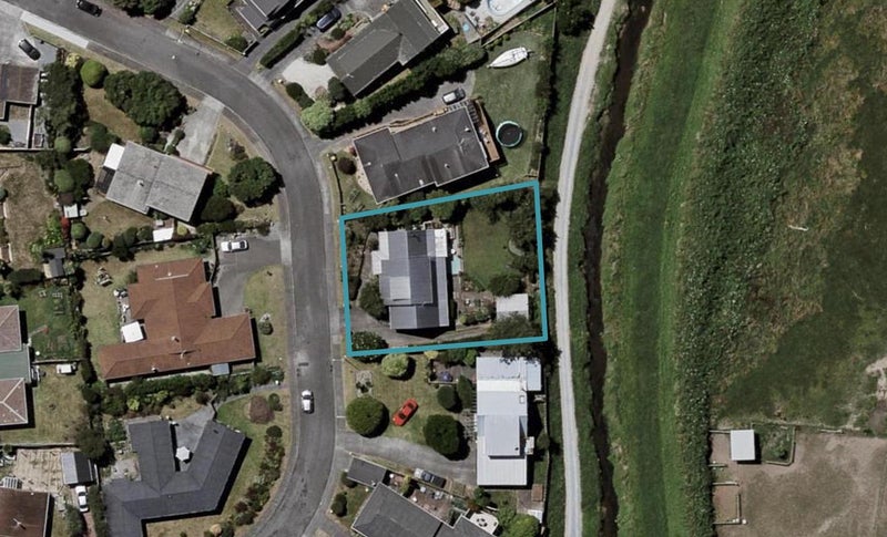 14 Pohutukawa Crescent, Raumati Beach, Paraparaumu - Carousel 1