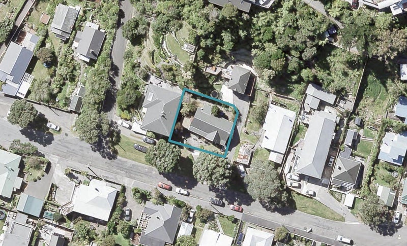 15 Totara Street, Eastbourne, Lower Hutt - Carousel 1