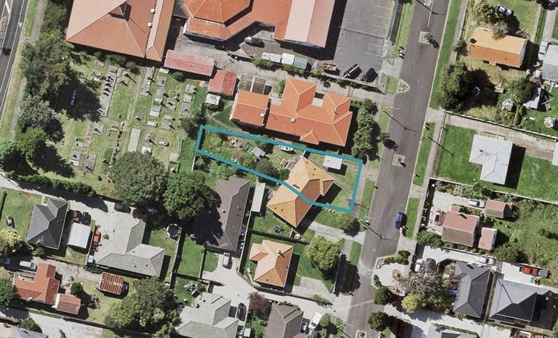 7 Ropata Avenue, Point England, Auckland - Carousel 1
