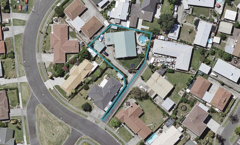 27 Townshend Crescent, Greenmeadows, Napier - Carousel 1