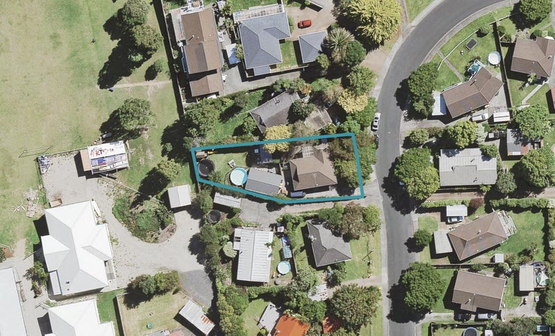 10 Redlands Grove, Swanson, Auckland - Carousel 1