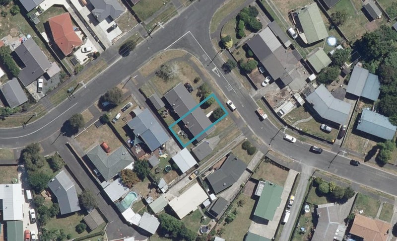 2/2 Cricket Place, Melville, Hamilton - Carousel 1