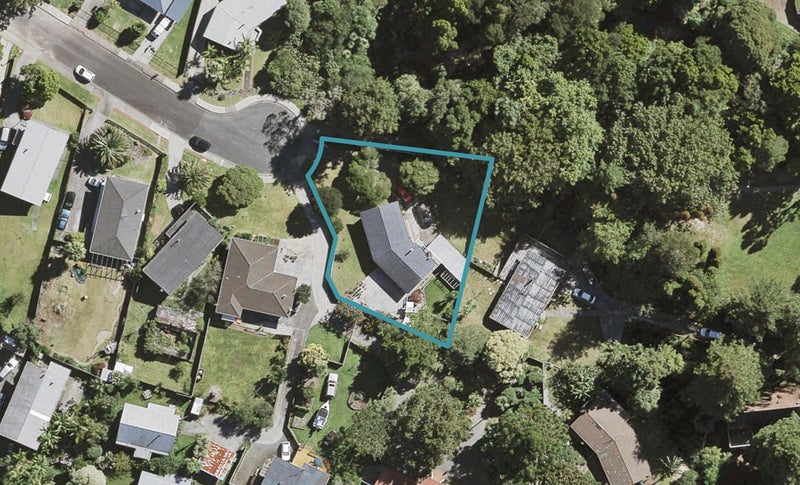 28 Lucinda Place, Glen Eden, Auckland - Carousel 1