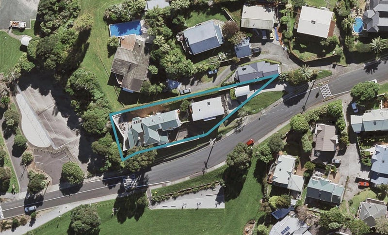 2/9 Council Terrace, Northcote Point, Auckland - Carousel 1