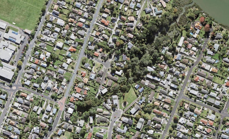16 Alston Avenue, Kelston, Auckland - Carousel 1