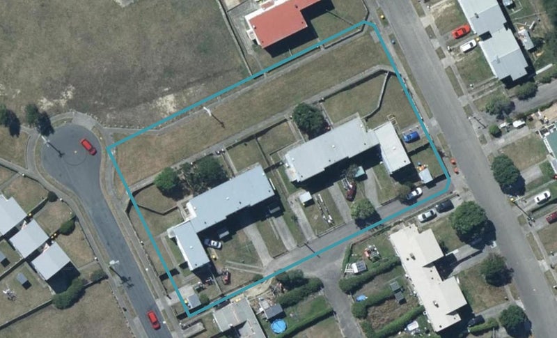16 Esk Place, CANNONS CREEK, PORIRUA - Carousel 1