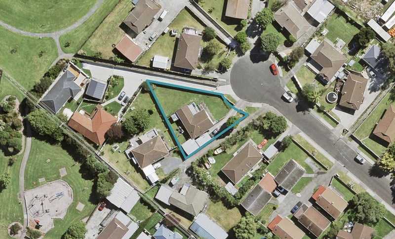 34 Silverstone Place, Henderson, Auckland - Carousel 1