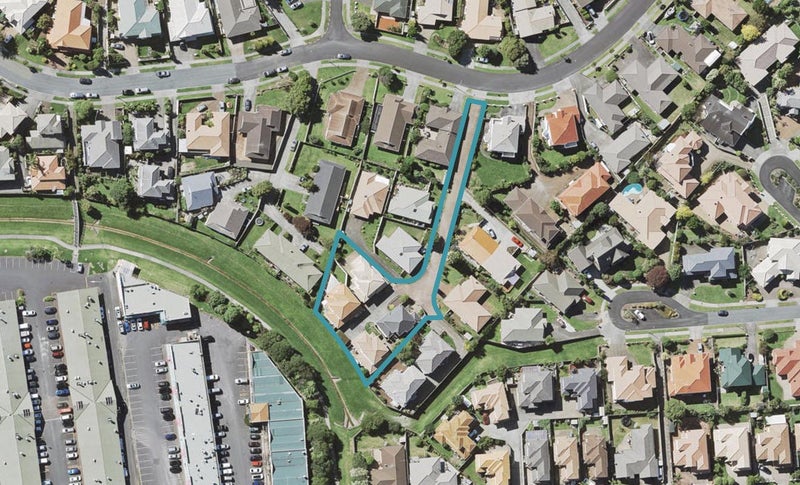 1/18 Edendale Road, Somerville, Manukau - Carousel 1