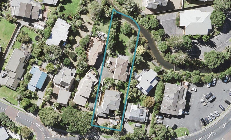 2/466 Beach Road, Murrays Bay, Auckland - Carousel 1