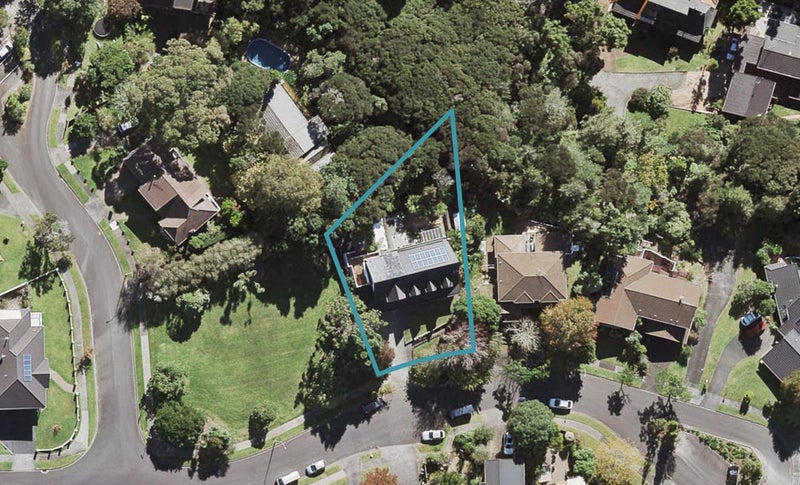 8 Homewood Place, Chatswood, Auckland - Carousel 1