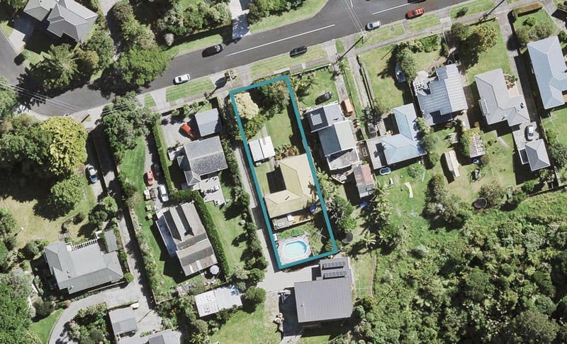 12 Grendon Road, Titirangi, Auckland - Carousel 1