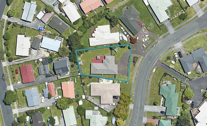 8 Capricorn Place, Kawaha Point, Rotorua - Carousel 1