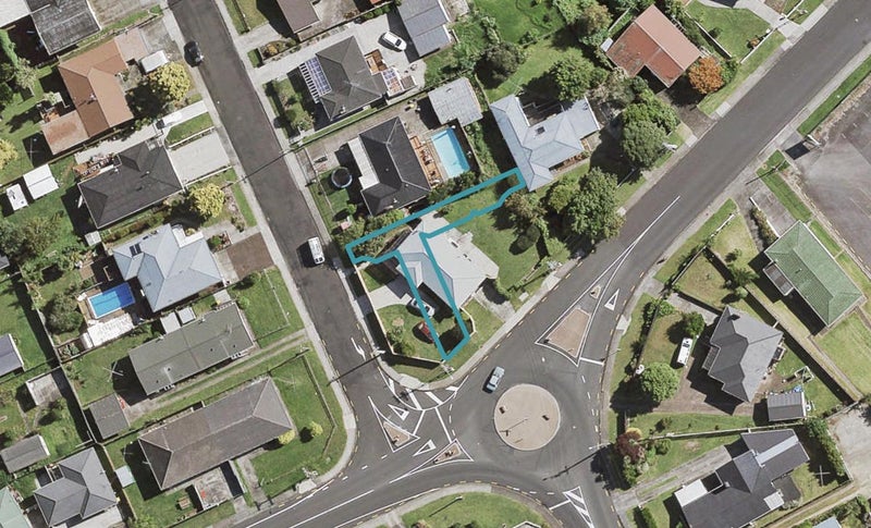1B Hollinbrigg Place, Manurewa, Auckland - Carousel 1