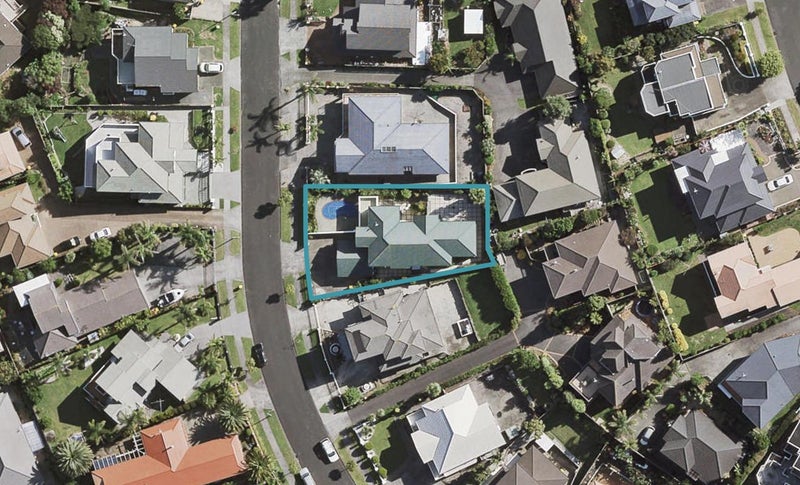 26 Ribbonwood Crescent, Goodwood Heights, Auckland - Carousel 1