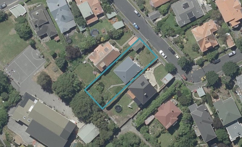 8 Grandview Crescent, Opoho, Dunedin - Carousel 1