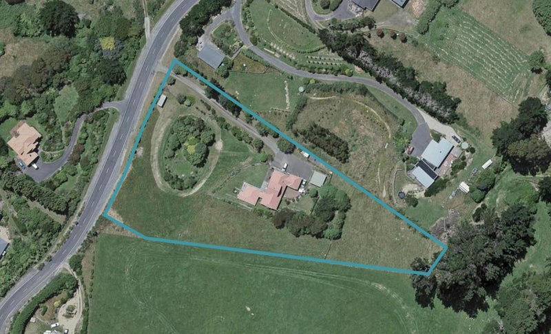 42 Woodburn Drive, Takapu Valley, Wellington - Carousel 1