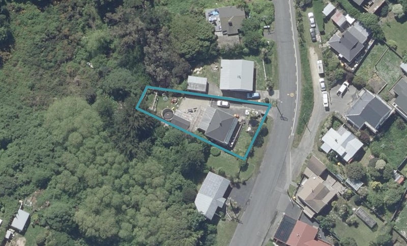 8 Seaview Road, Brighton, Dunedin - Carousel 1